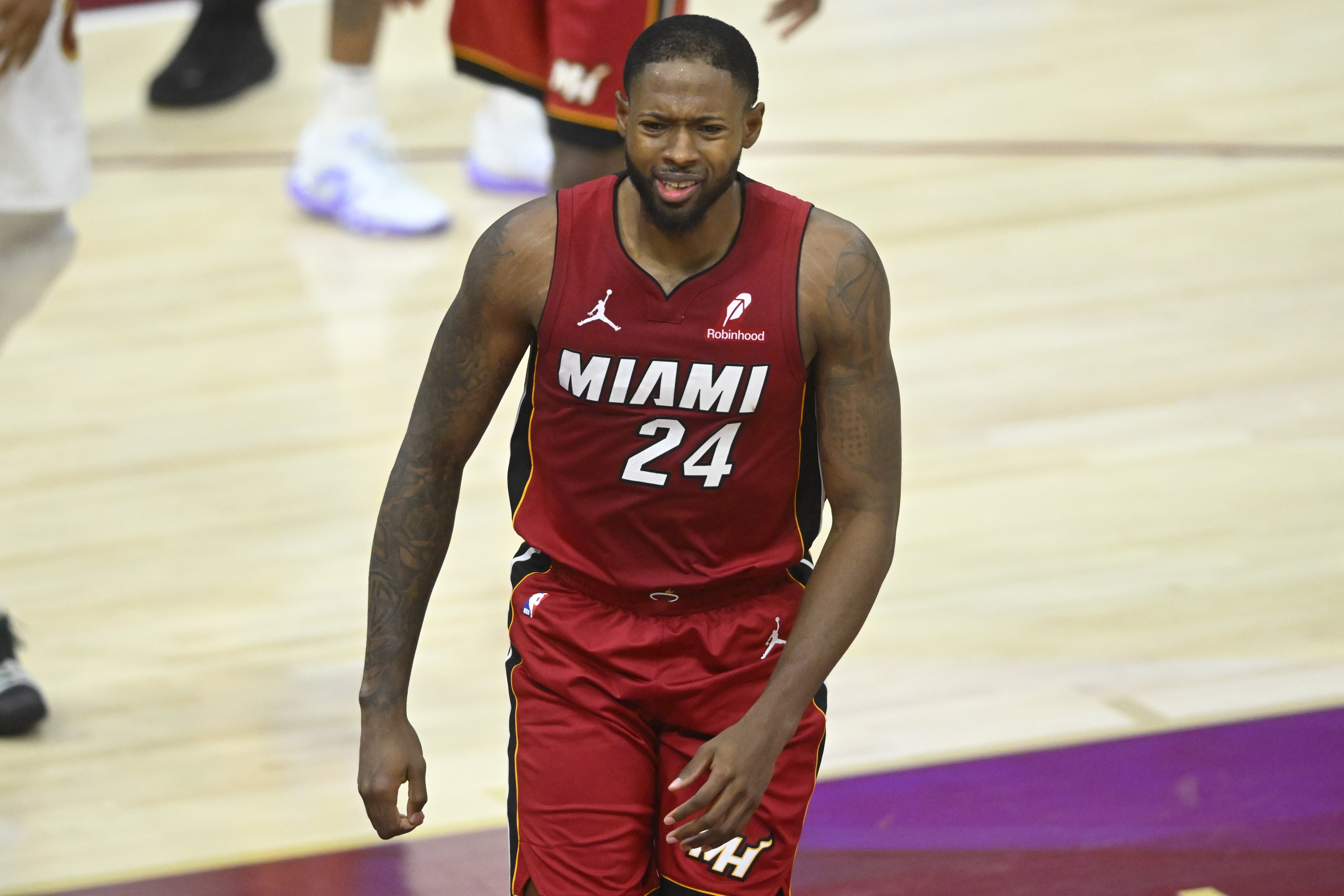 🔥Shams爆料：热火与篮网达成交易 送出海史密斯及未来次轮换取受保护选秀权