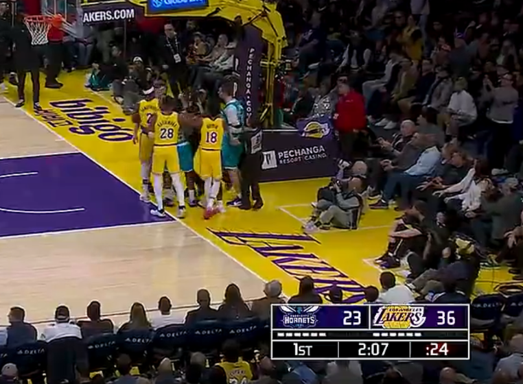 比赛赛程-湖人近5战4负！詹姆斯29+9惨败黄蜂 东契奇39分三球30+9三分