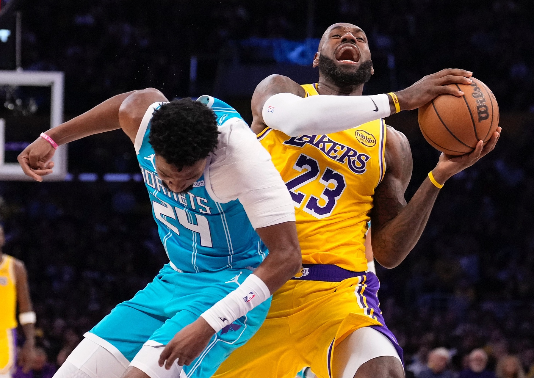 比赛赛程-湖人近5战4负！詹姆斯29+9惨败黄蜂 东契奇39分三球30+9三分