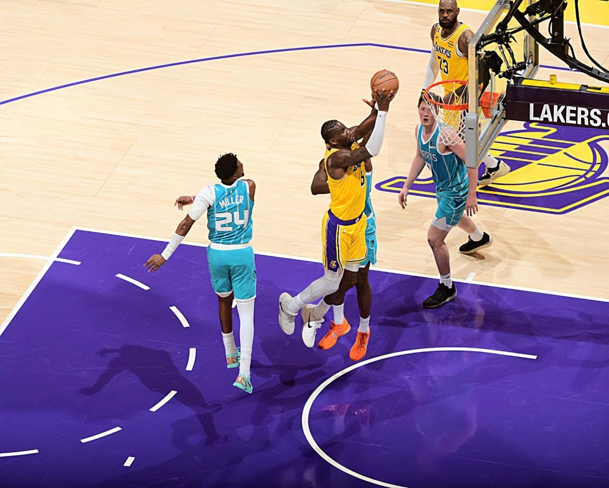 英雄联盟直播-依然是打酱油的角色！湖人还是没有给内线大将足够的支持和重视？